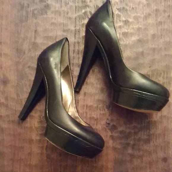 Shoes - Picture 2 of 3